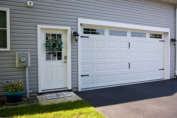24/7 Emergency Garage Door Panel Replacement experts in Lynbrook, NY